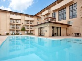 Holiday Inn Express & Suites 76 Central