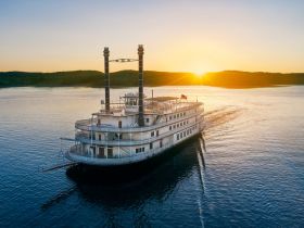 Showboat Branson Belle